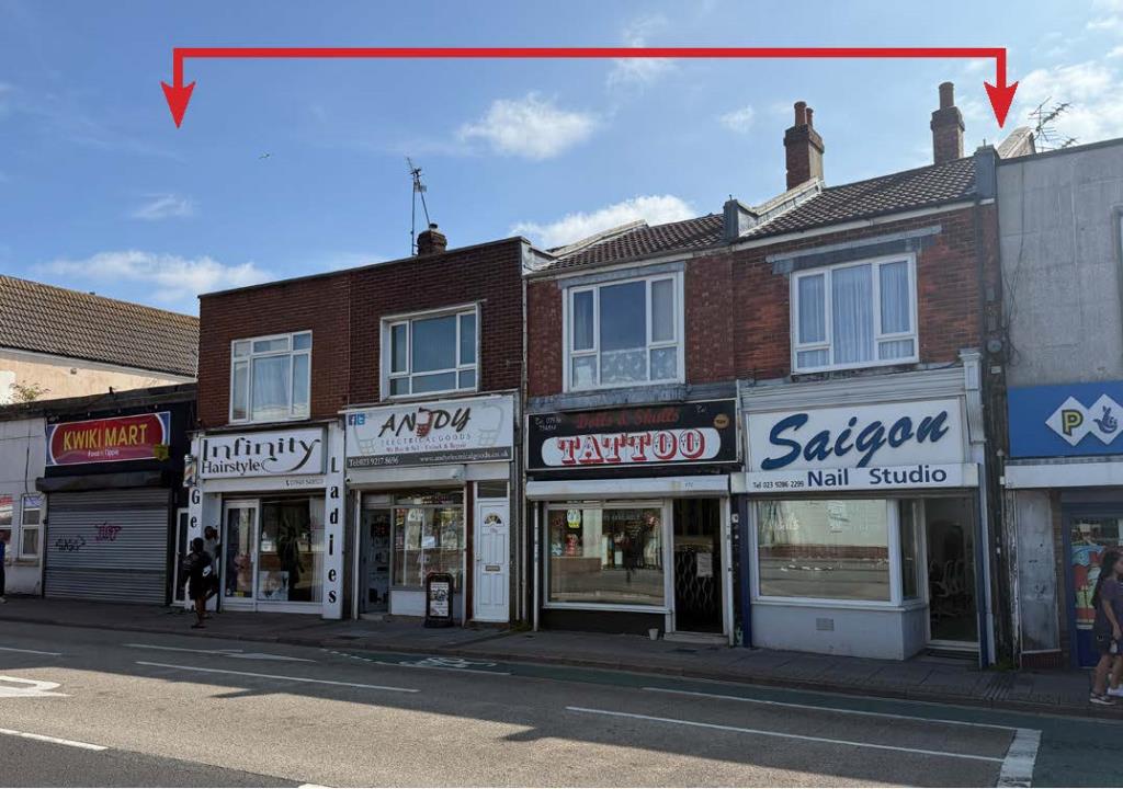 Lot: 92 - FREEHOLD MIXED-USE INVESTMENT - View from main road showing shop fronts and flats above